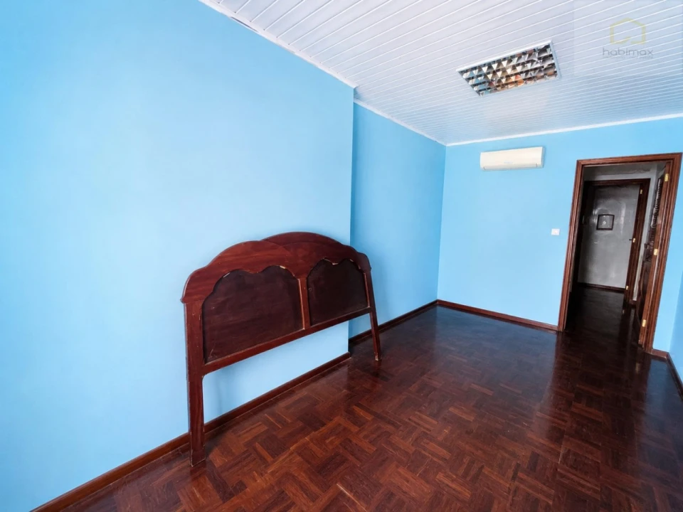 Moradia T7 para Venda em Ponta Delgada (São Pedro) Foto 4