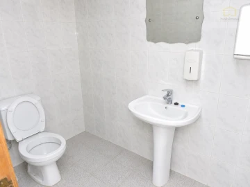 Moradia T7 para Venda em Ponta Delgada (São Pedro)