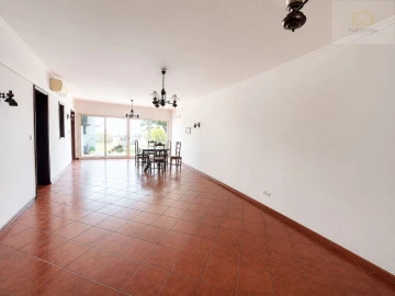 Moradia T7 para Venda em Ponta Delgada (São Pedro)