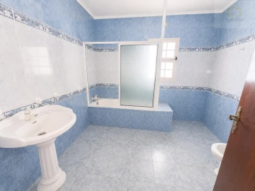Moradia T7 para Venda em Ponta Delgada (São Pedro)