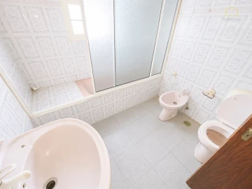 Moradia T7 para Venda em Ponta Delgada (São Pedro)