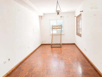 Moradia T7 para Venda em Ponta Delgada (São Pedro)