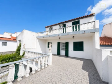 Moradia T7 para Venda em Ponta Delgada (São Pedro)