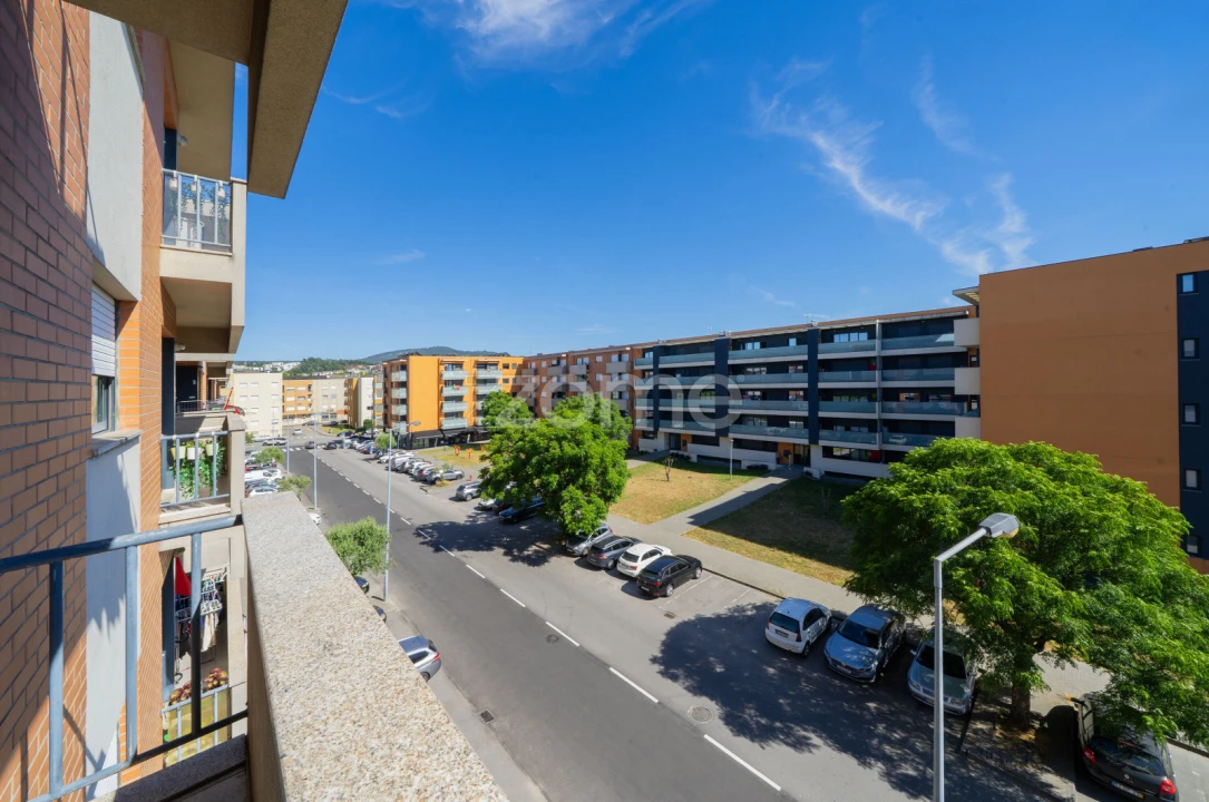 Apartamento T3 para Venda em Ferreiros e Gondizalves Foto 35