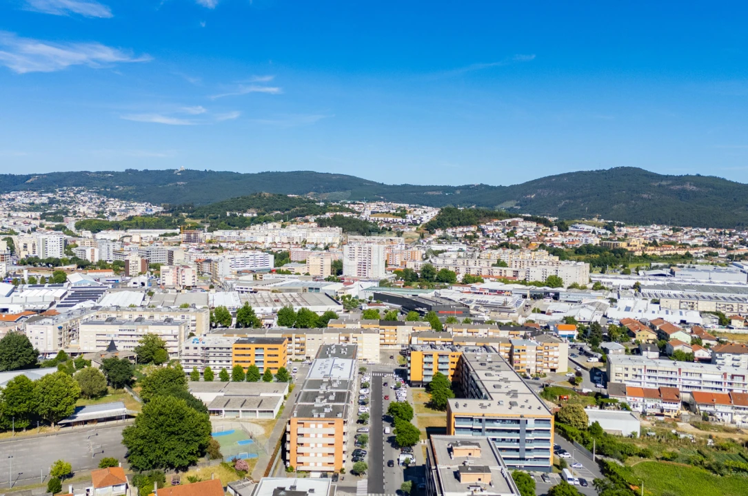 Apartamento T3 para Venda em Ferreiros e Gondizalves Foto 52