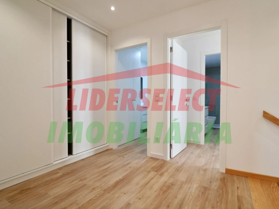 Moradia T3 para Venda em Santa Maria, São Pedro e Matacães Foto 11