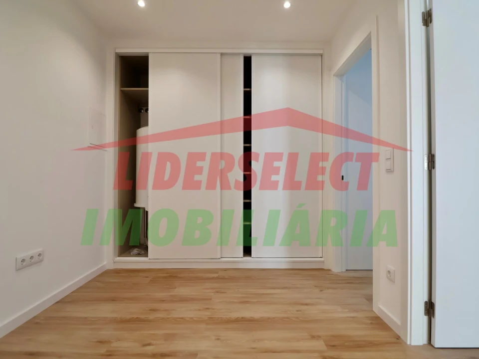 Moradia T3 para Venda em Santa Maria, São Pedro e Matacães Foto 12