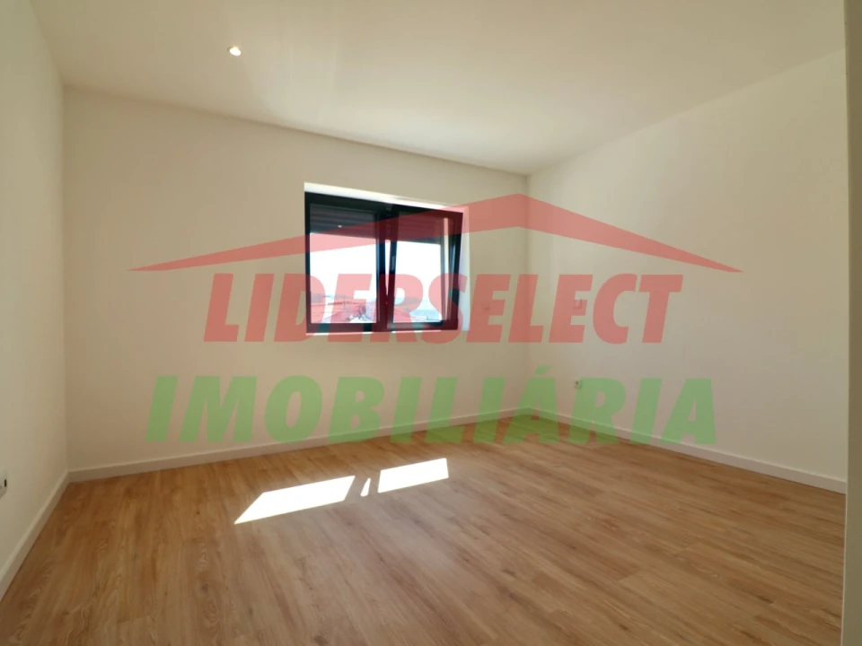 Moradia T3 para Venda em Santa Maria, São Pedro e Matacães Foto 21