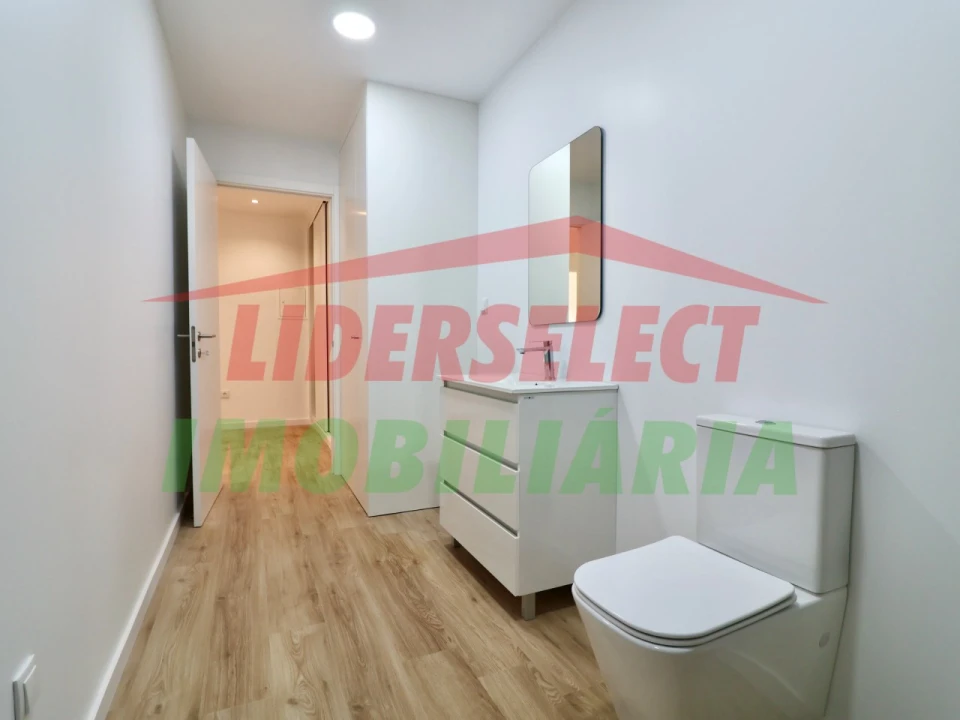 Moradia T3 para Venda em Santa Maria, São Pedro e Matacães Foto 23