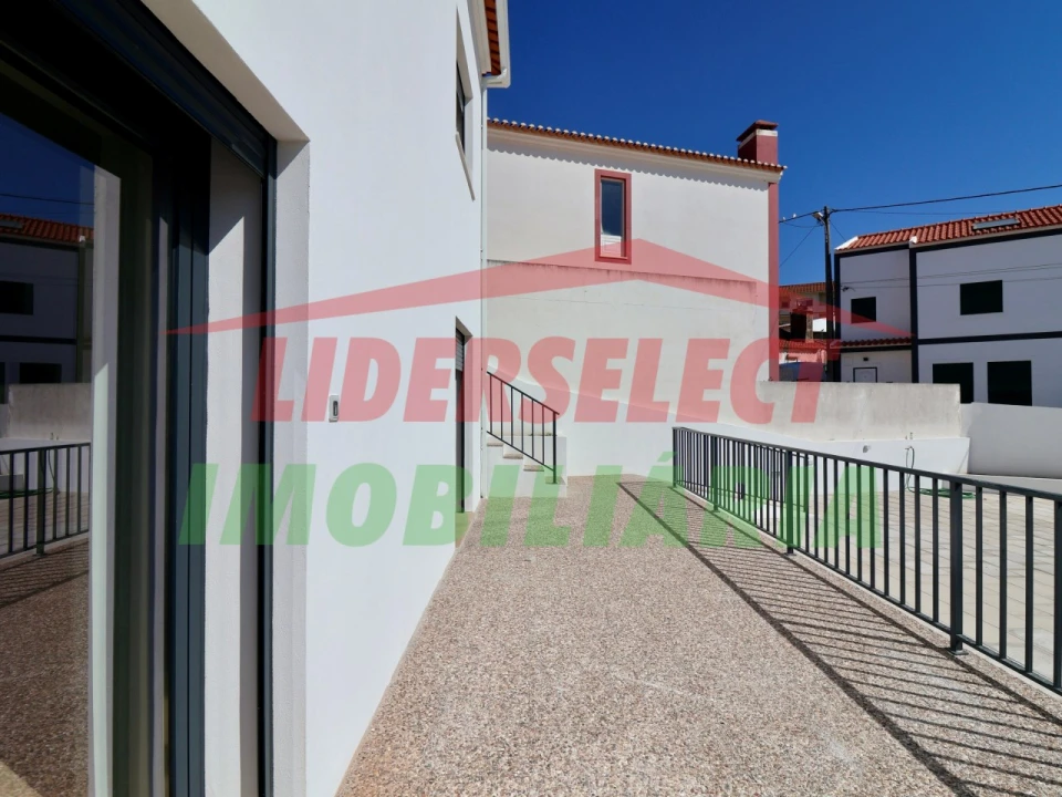 Moradia T3 para Venda em Santa Maria, São Pedro e Matacães Foto 32
