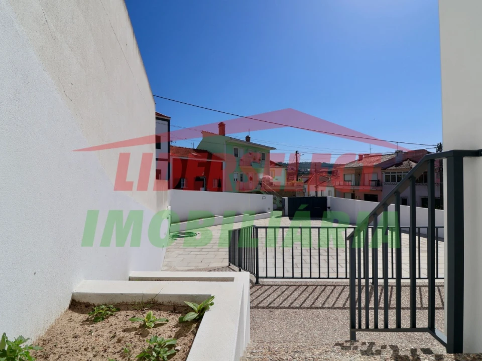 Moradia T3 para Venda em Santa Maria, São Pedro e Matacães Foto 35
