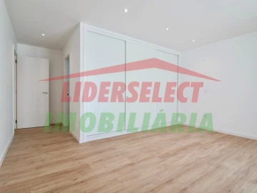 Moradia T3 para Venda em Santa Maria, São Pedro e Matacães