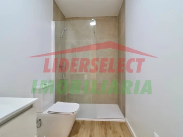 Moradia T3 para Venda em Santa Maria, São Pedro e Matacães