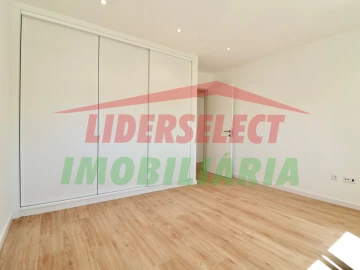 Moradia T3 para Venda em Santa Maria, São Pedro e Matacães