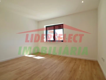 Moradia T3 para Venda em Santa Maria, São Pedro e Matacães