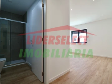 Moradia T3 para Venda em Santa Maria, São Pedro e Matacães