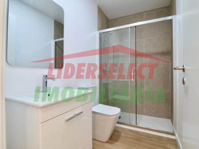 Moradia T3 para Venda em Santa Maria, São Pedro e Matacães Foto 29