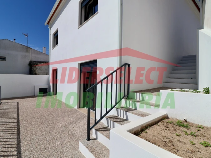 Moradia T3 para Venda em Santa Maria, São Pedro e Matacães Foto 31