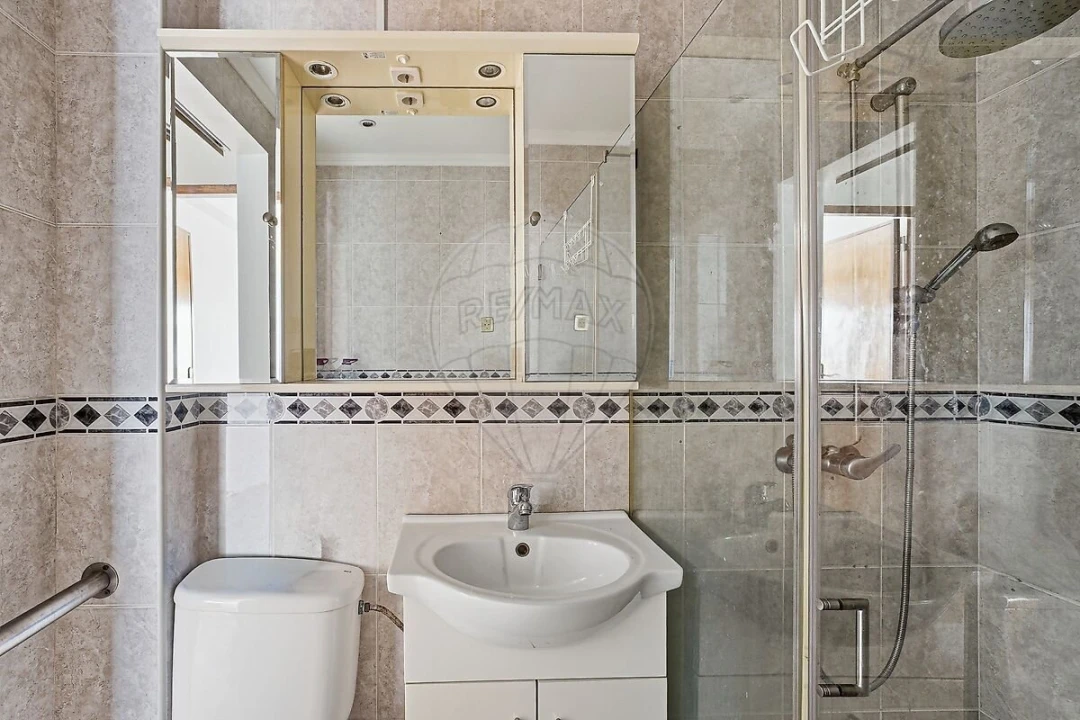 Apartamento T2 para Venda em Agualva e Mira-Sintra Foto 7