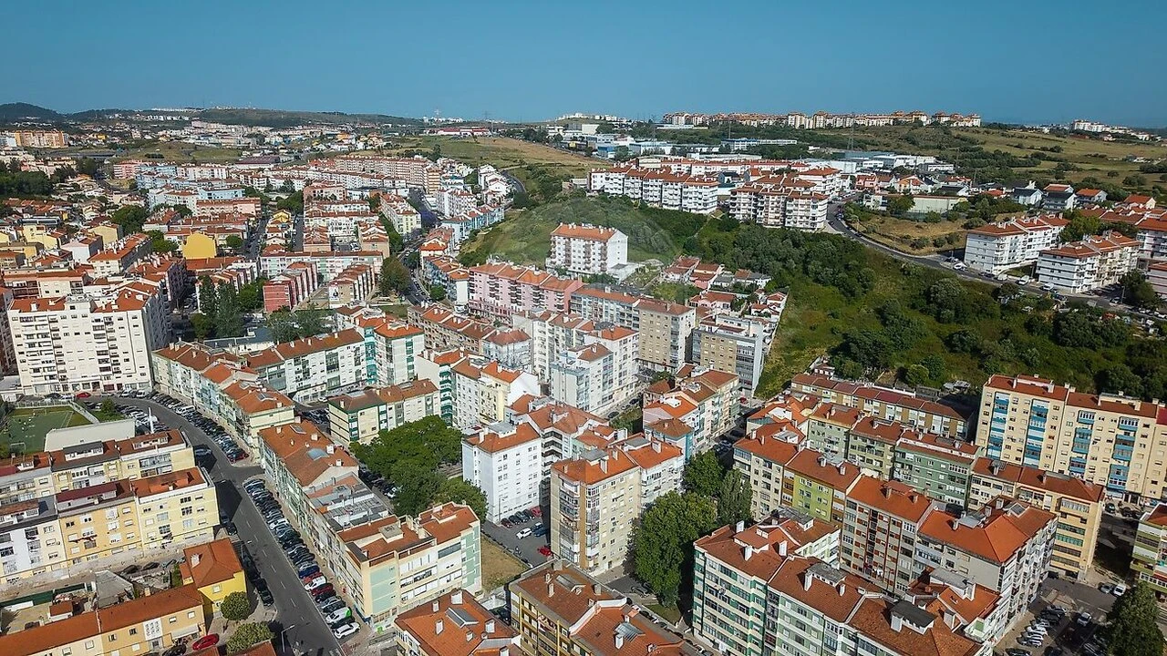 Apartamento T2 para Venda em Agualva e Mira-Sintra Foto 31