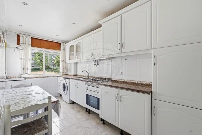 Apartamento T2 para Venda em Agualva e Mira-Sintra