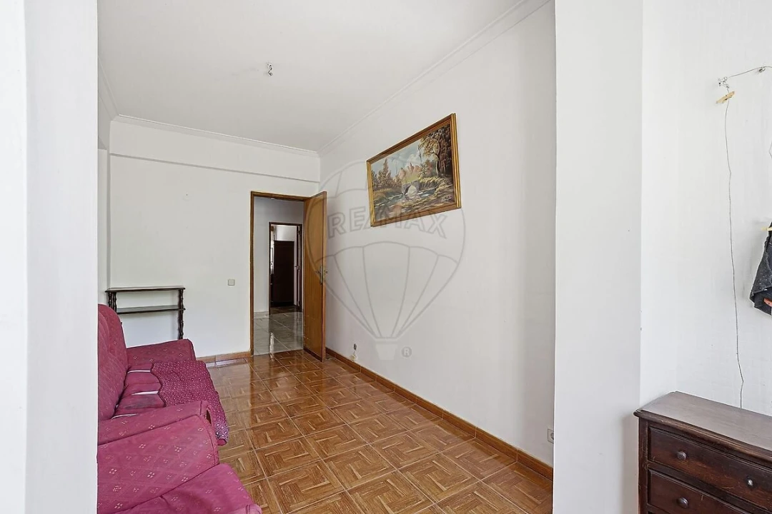 Apartamento T2 para Venda em Agualva e Mira-Sintra Foto 24
