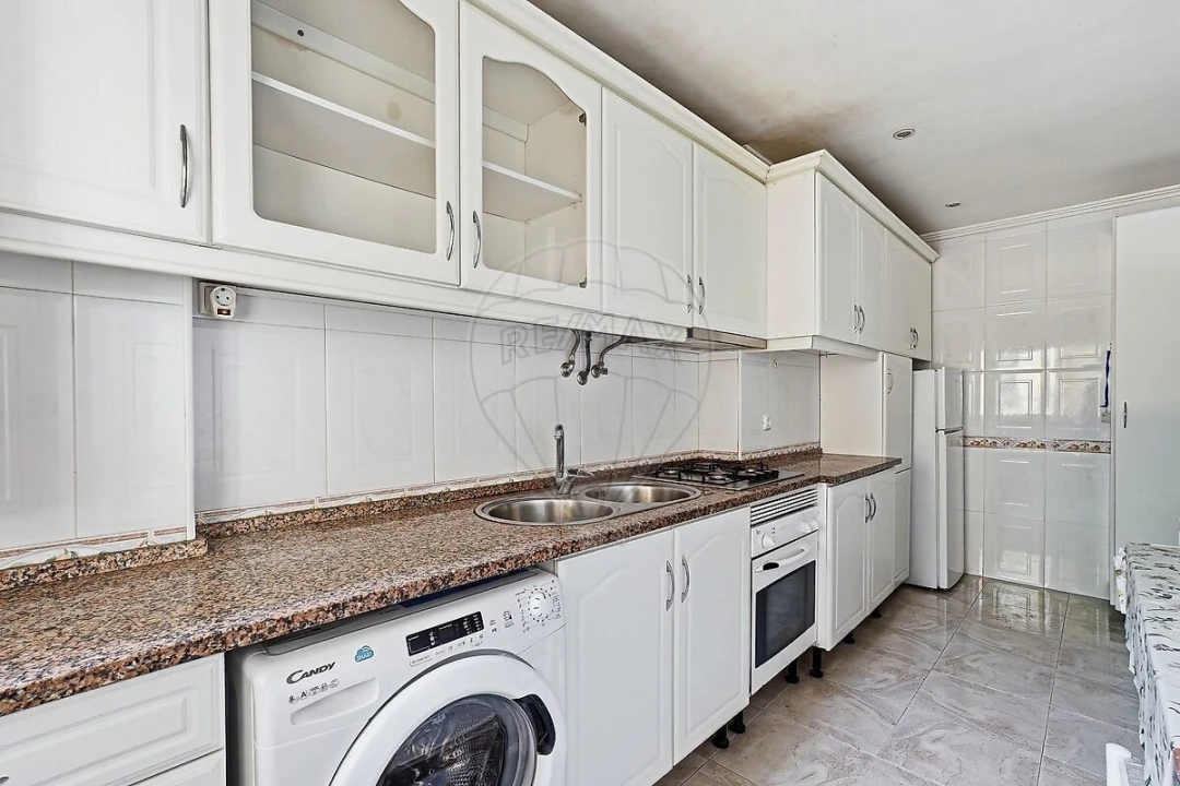 Apartamento T2 para Venda em Agualva e Mira-Sintra Foto 10