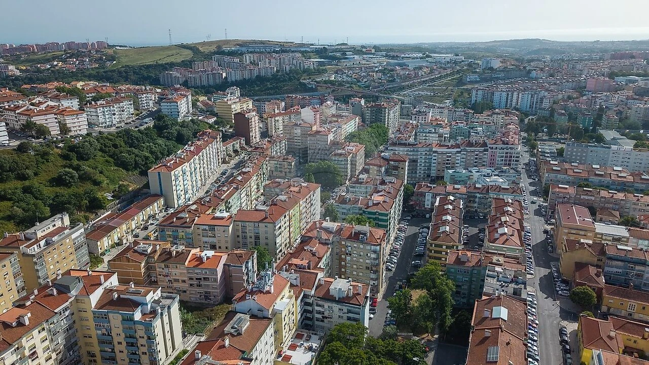 Apartamento T2 para Venda em Agualva e Mira-Sintra Foto 30