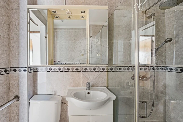 Apartamento T2 para Venda em Agualva e Mira-Sintra Foto 7