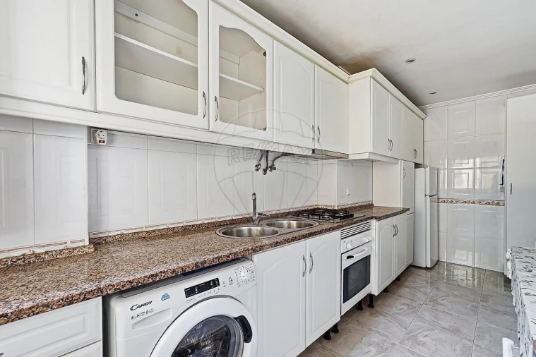 Apartamento T2 para Venda em Agualva e Mira-Sintra Foto 10