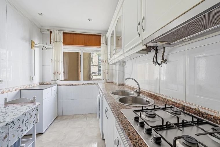 Apartamento T2 para Venda em Agualva e Mira-Sintra Foto 13