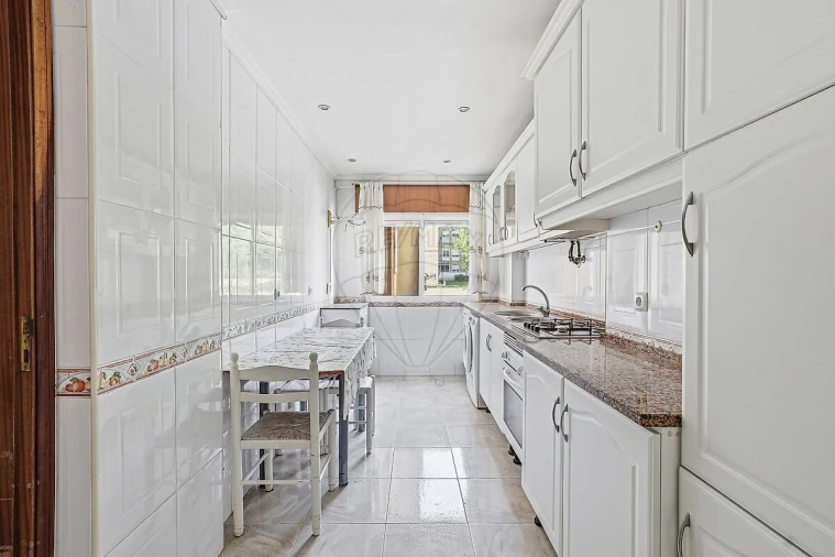 Apartamento T2 para Venda em Agualva e Mira-Sintra Foto 6