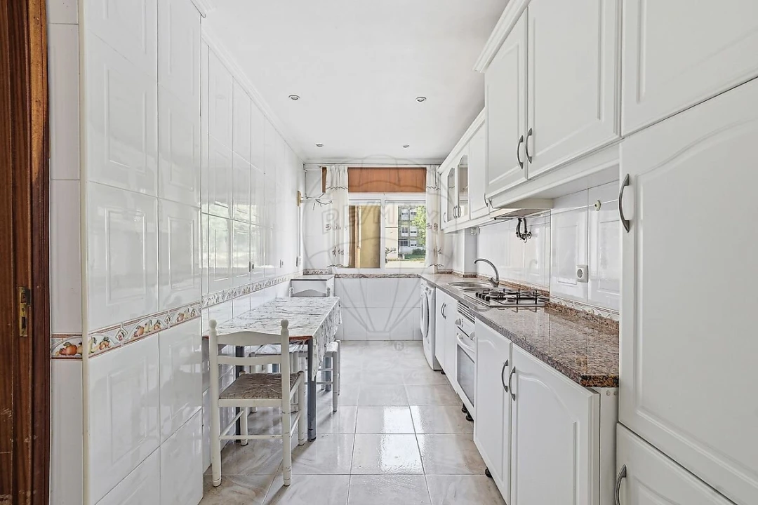 Apartamento T2 para Venda em Agualva e Mira-Sintra Foto 6