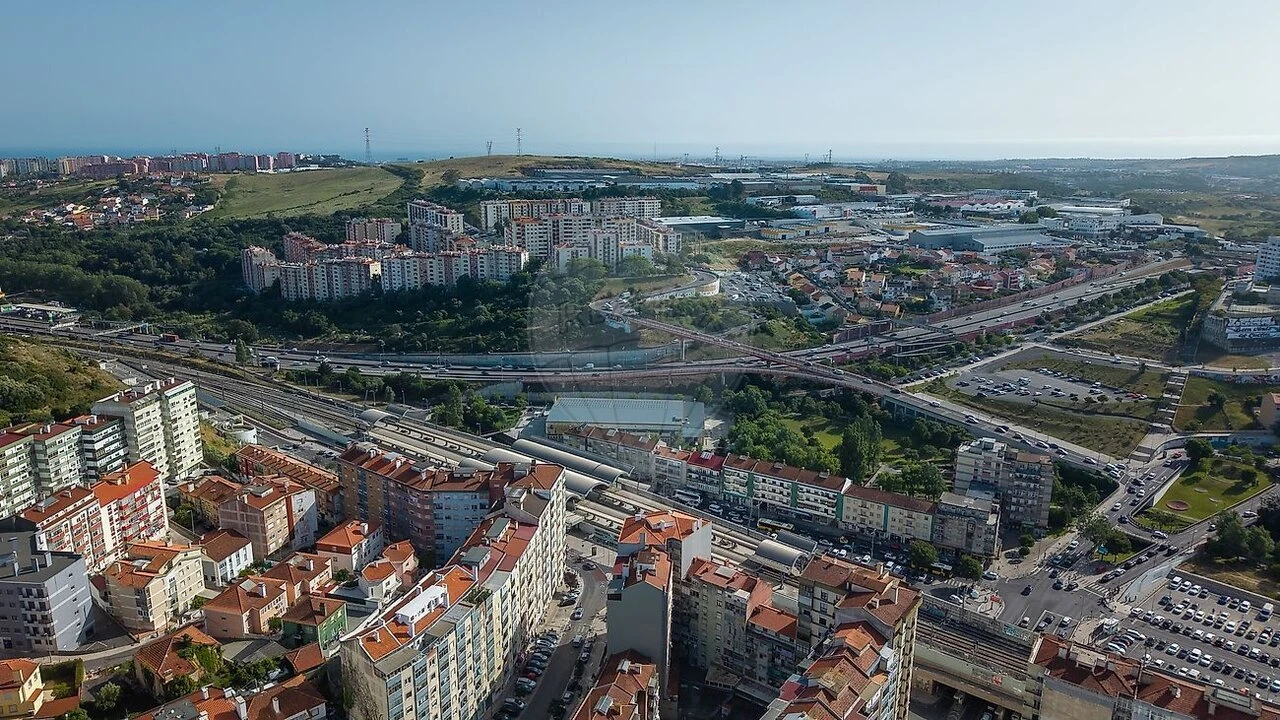 Apartamento T2 para Venda em Agualva e Mira-Sintra Foto 33