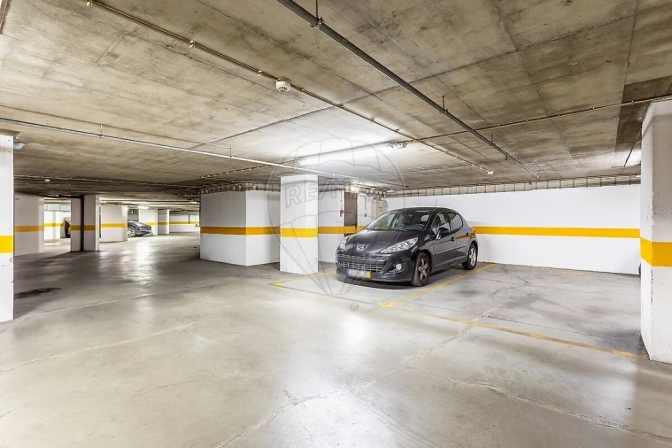 Apartamento T2 para Venda em Lumiar Foto 15