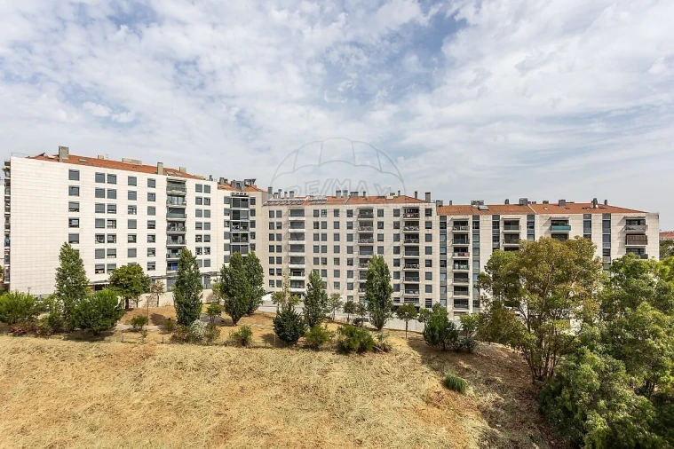 Apartamento T2 para Venda em Lumiar Foto 18