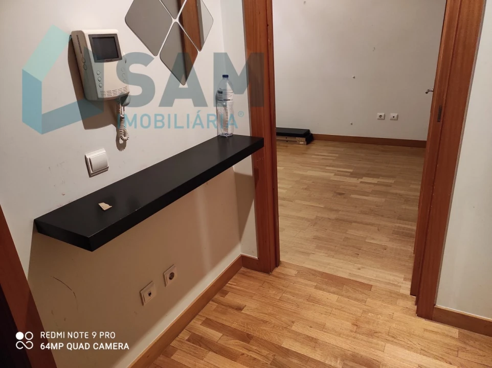 Apartamento T4 para Venda em Lordelo do Ouro e Massarelos Foto 1
