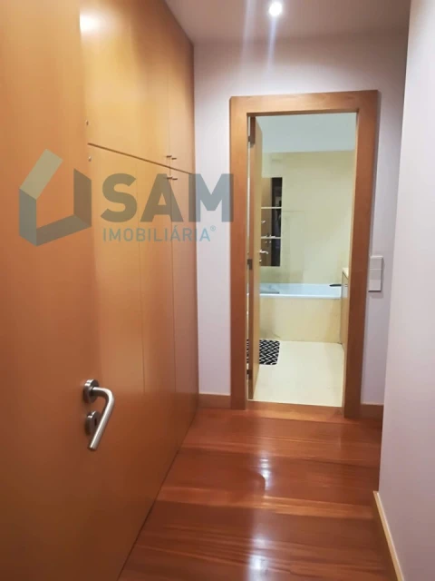 Apartamento T4 para Venda em Lordelo do Ouro e Massarelos