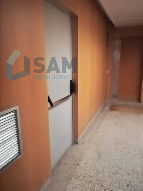 Apartamento T4 para Venda em Lordelo do Ouro e Massarelos