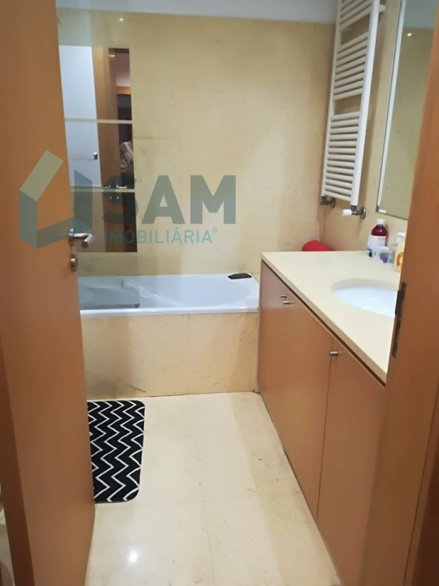 Apartamento T4 para Venda em Lordelo do Ouro e Massarelos Foto 10