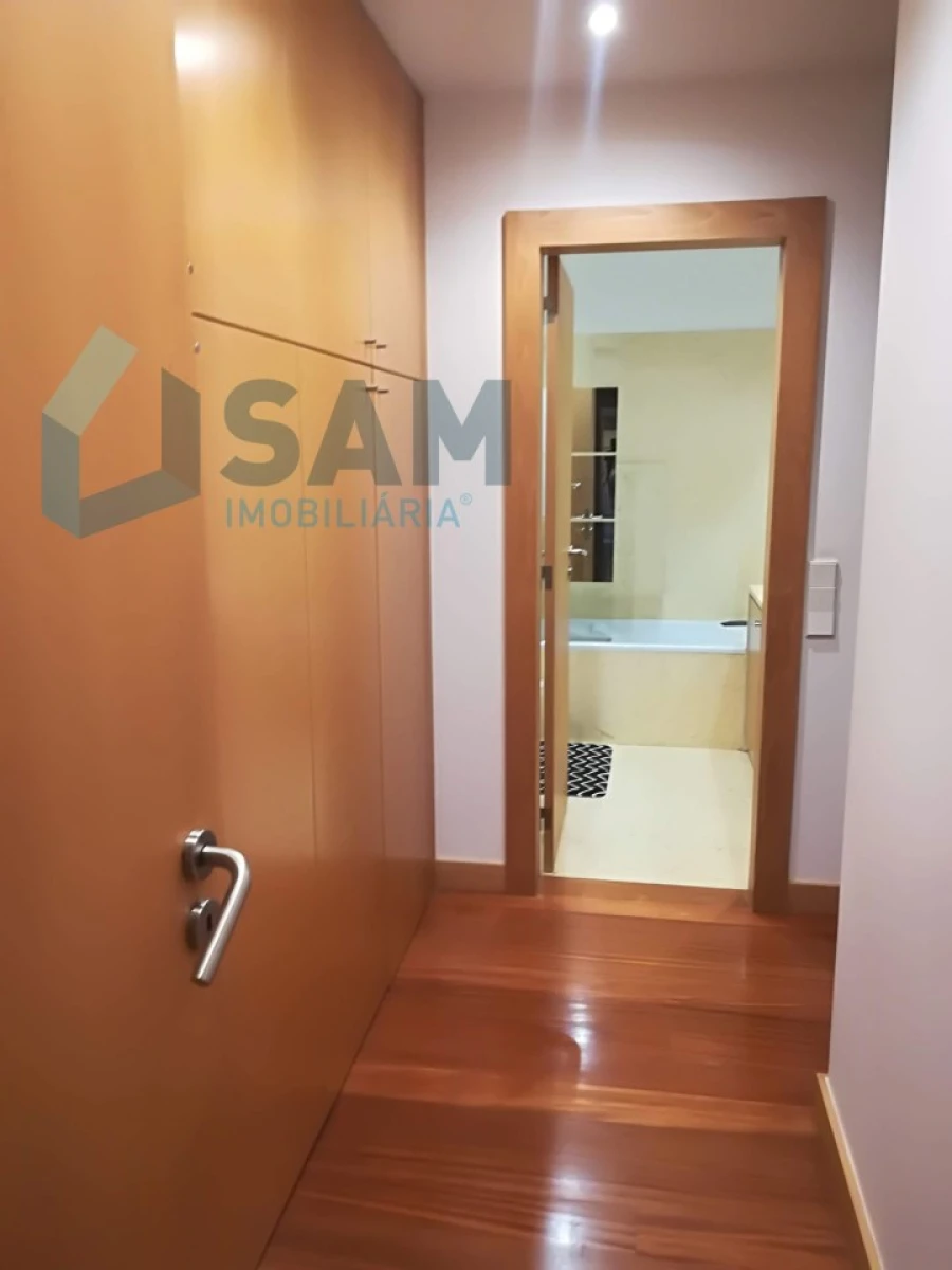 Apartamento T4 para Venda em Lordelo do Ouro e Massarelos Foto 14