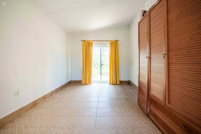 Moradia T4 para Venda em Santa Barbara de Nexe
