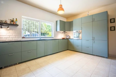 Moradia T4 para Venda em Santa Barbara de Nexe