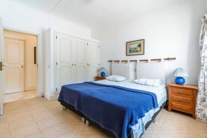 Moradia T4 para Venda em Santa Barbara de Nexe