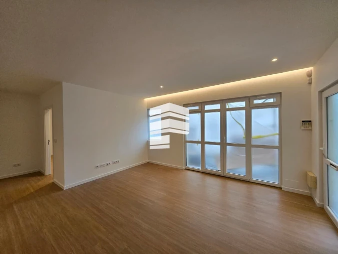 Apartamento T1 para Venda em Caniço Foto 5