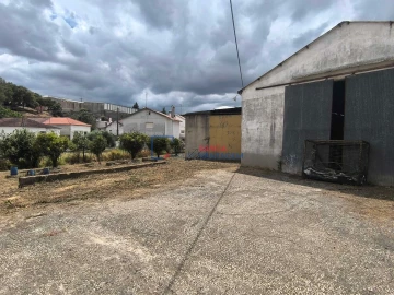Armazém para Venda em Alcanena e Vila Moreira