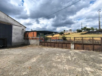 Armazém para Venda em Alcanena e Vila Moreira
