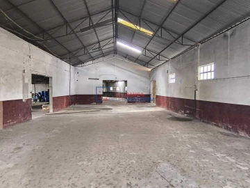 Armazém para Venda em Alcanena e Vila Moreira