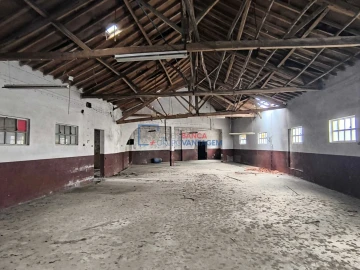 Armazém para Venda em Alcanena e Vila Moreira