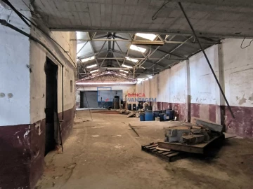 Armazém para Venda em Alcanena e Vila Moreira